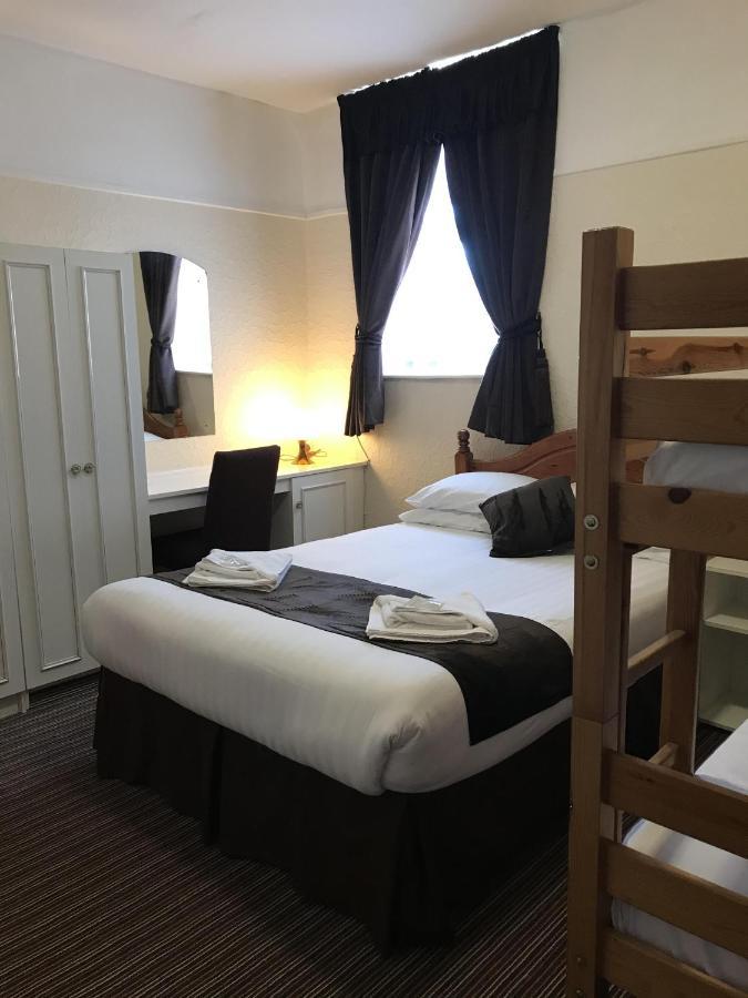 The Feathers Hotel Blackpool Extérieur photo