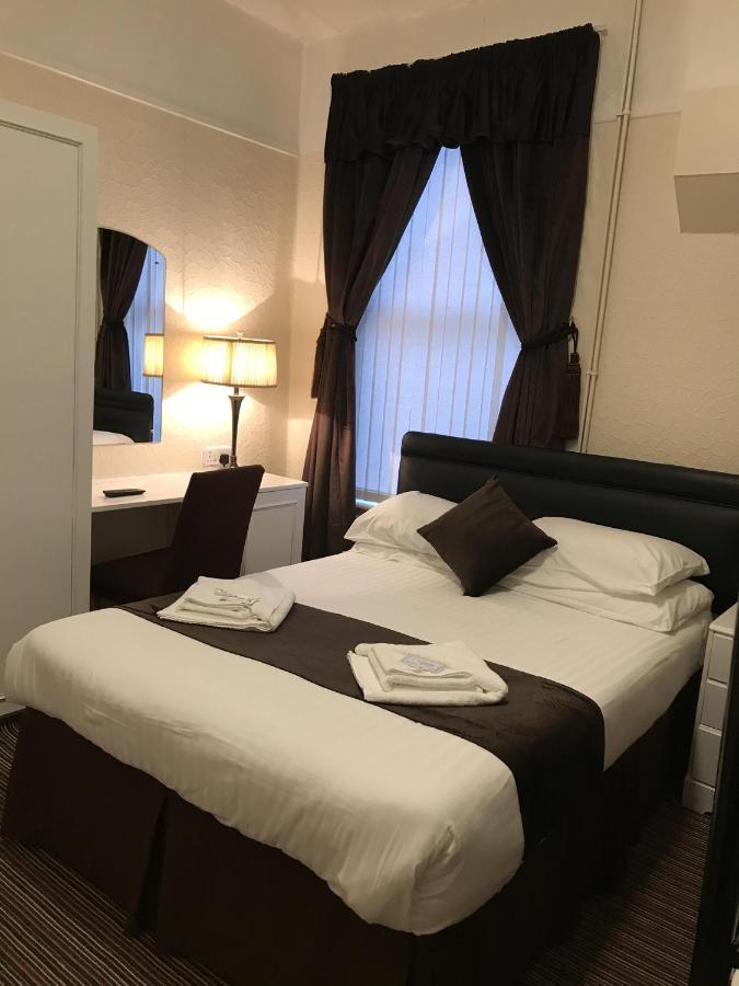 The Feathers Hotel Blackpool Extérieur photo